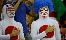 Aksi Santun Fans Jepang, Bersih-bersih Stadion Piala Dunia