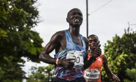 Ditabrak Mobil saat Lomba, Pelari Kenya Gagal Finis