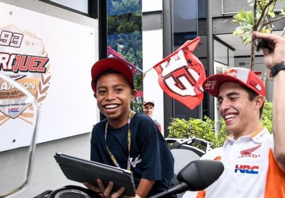 Selesai Tengok Rossi dan Marquez, Dady Jadi ‘Artis Dadakan’ di Bandara