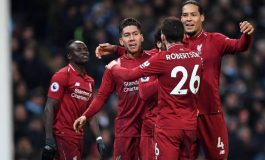 Dua Bek Sayap Liverpool Beda Pandangan Soal Kans Juara