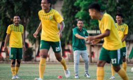 Aji Santoso Tidak Terganggu Absennya Pemain Jelang Persebaya Hadapi Bhayangkara FC