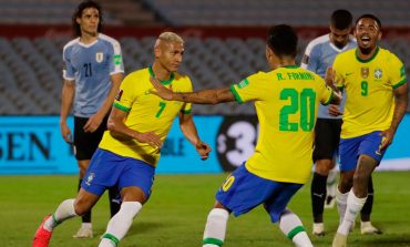 Uruguay vs Brasil: Selecao Menang 2-0, Cavani Kartu Merah