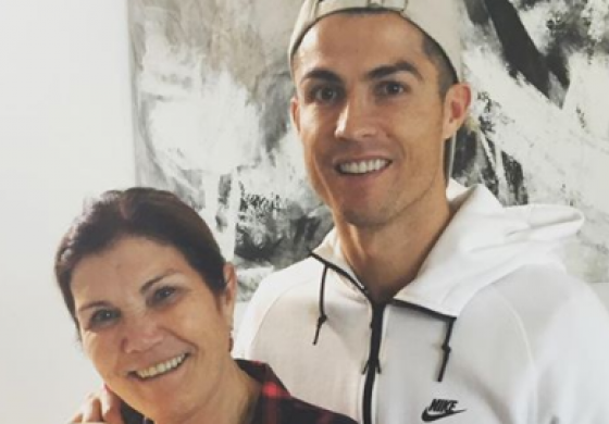 Pindah PSG atau Kembali ke Man United, Ini Pilihan Ibunda Cristiano Ronaldo untuk Sang Anak