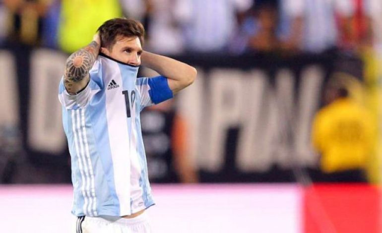 Alasan Pirlo Sebut Messi Belum Selevel Maradona