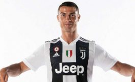 Foto Ronaldo Dijadikan Tisu Toilet di Napoli