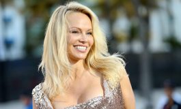 Pamela Anderson Luluh dengan Kebaikan Hati Bek Prancis