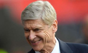 Lama Tak Terdengar Kabarnya, Wenger Terlihat Bermain Bola