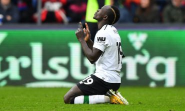 Usai Bawa Liverpool Menang, Sadio Mane Bersihkan Toilet Masjid