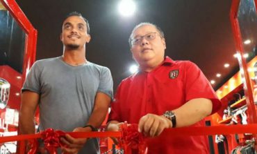 Toko Merchandise Bali United Coba Pikat Turis Asing