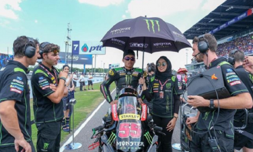 Ada Umbrella Girl Berhijab di MotoGP