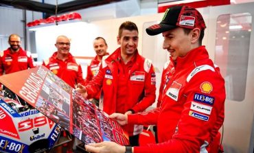 Jorge Lorenzo Bagi-bagi Hadiah Mahal Saat Pamitan dari Ducati