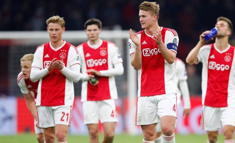 Pabrik Ajax Amsterdam Berproduksi Lagi