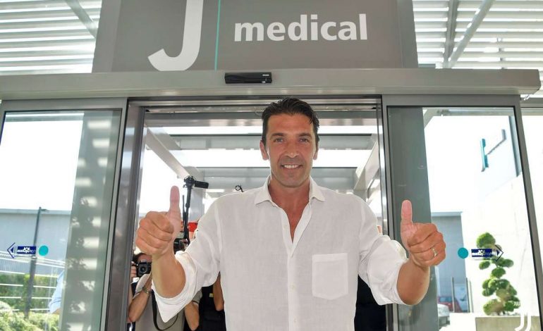 Berita Juventus: Tiba Di Turin, Gianluigi Buffon Jalani Tes Medis
