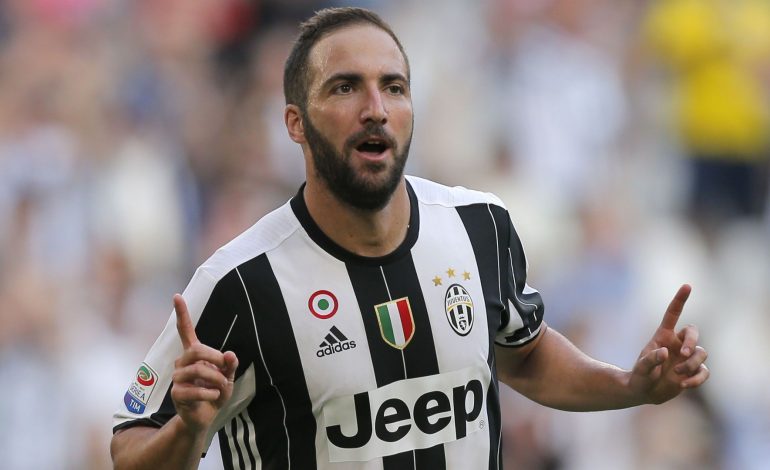Tolak Roma, Higuain Rela Gajinya Dipotong demi Bertahan di Juventus?