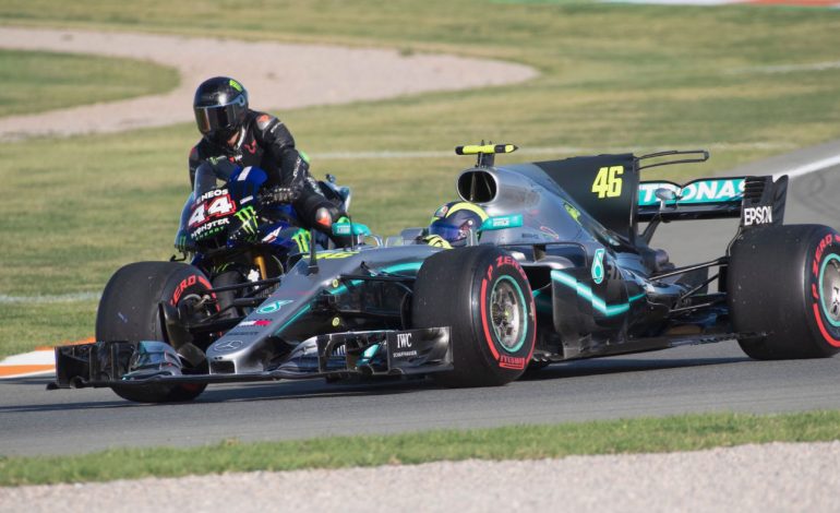 Rossi Rasakan Sensasi Bersama Jet Darat Hamilton