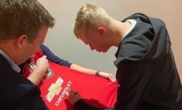 Erling Haaland Tanda Tangani Seragam Manchester United