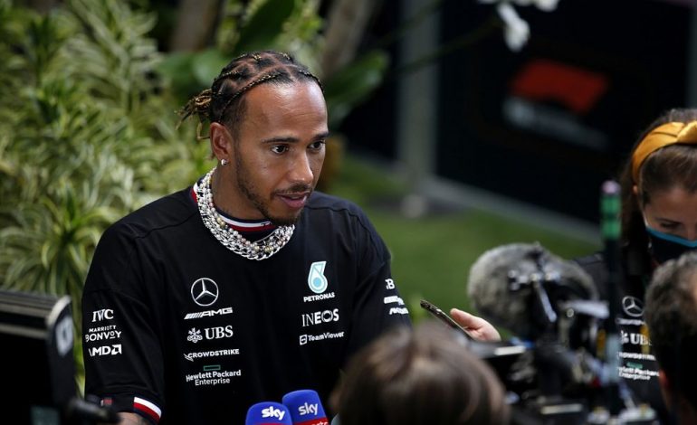 Lewis Hamilton Masih Keluhkan Mobil Mercedes